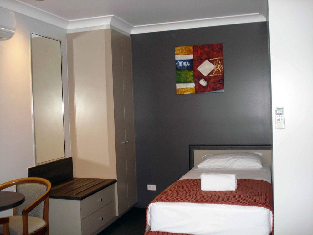 Oakey Motor Inn Екстер'єр фото